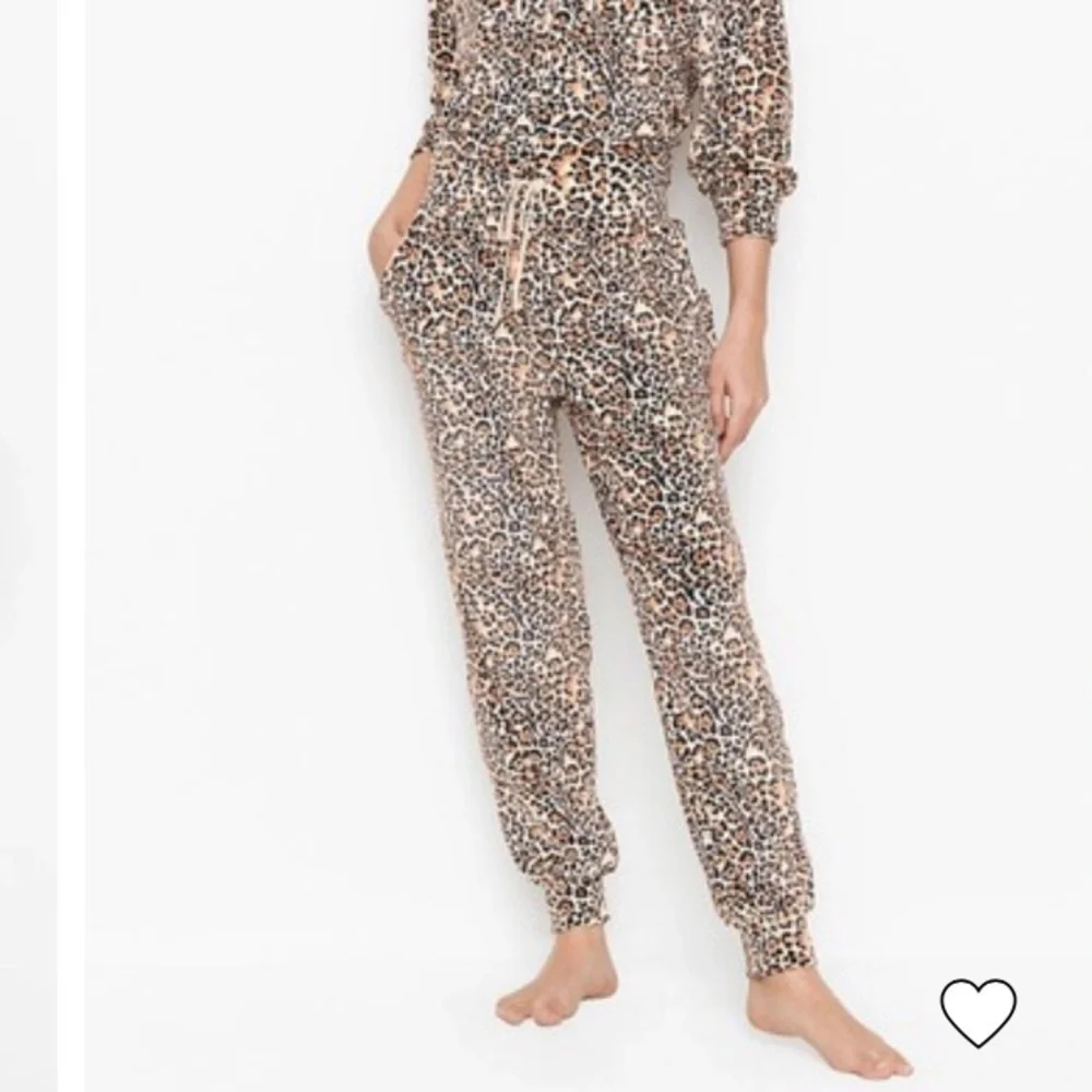 New Victoria's Secret Velour Jogger &. - Picture 3 of 11